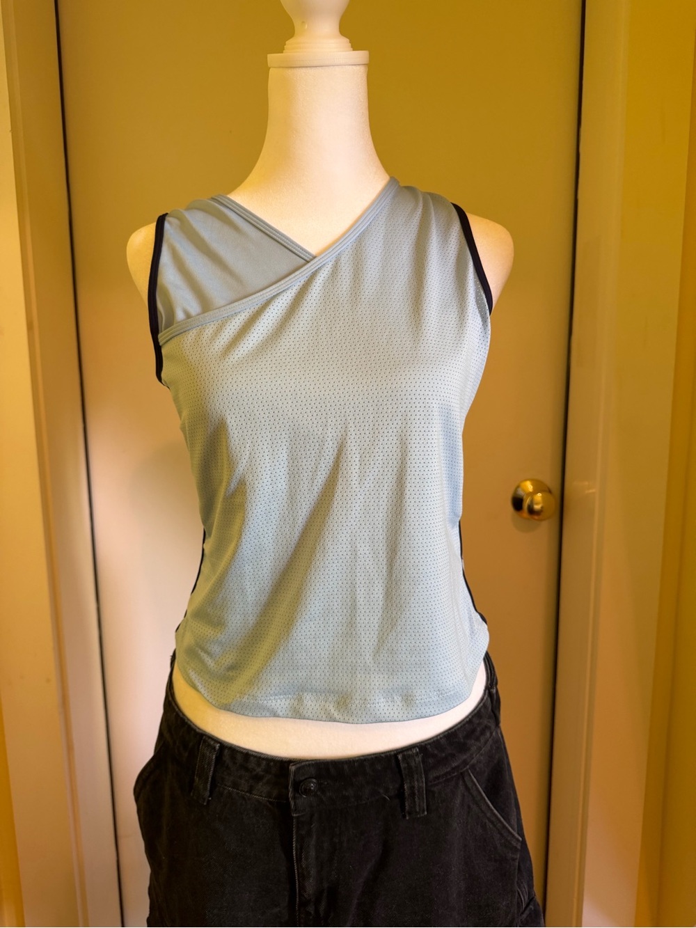 Light Blue Sleeveless Cross-Neck Athletic Tank Top
